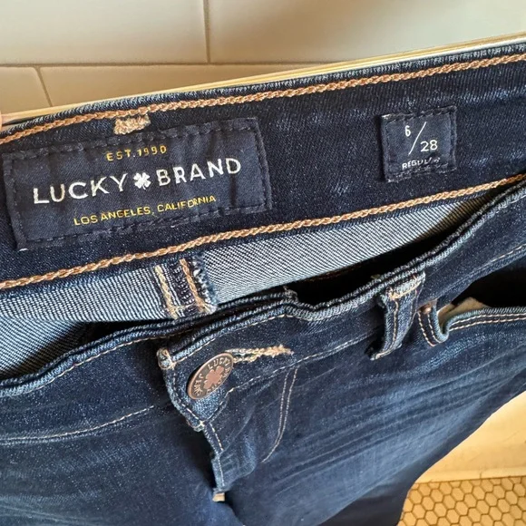Lucky Brand🍀 Women’s Mid-Rise Sweet Bootcut jeans. Size 6/28 - Picture 9 of 13